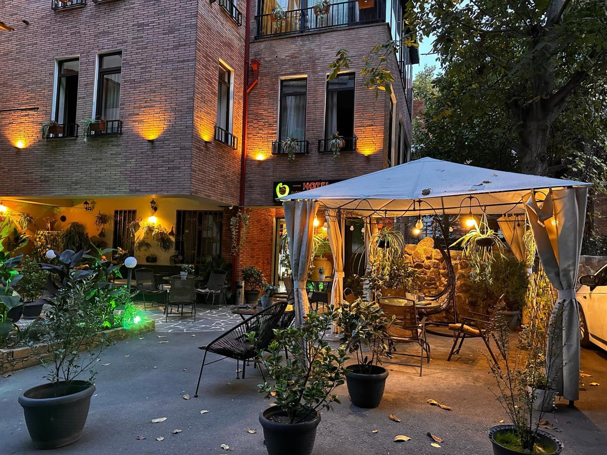 Hotel Terrace Tbilisi Center Esterno foto